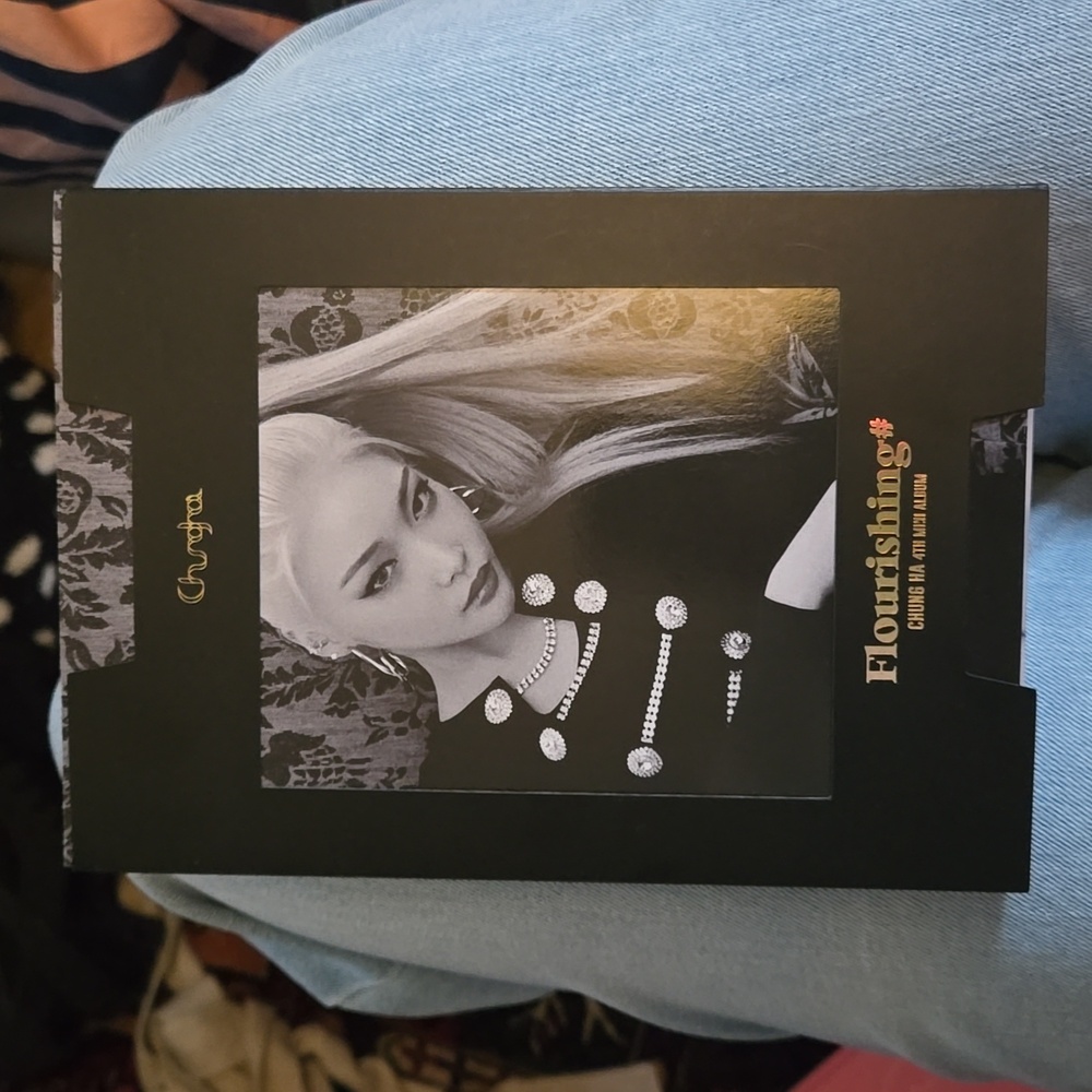 CHUNGHA Flourshing 4th mini album